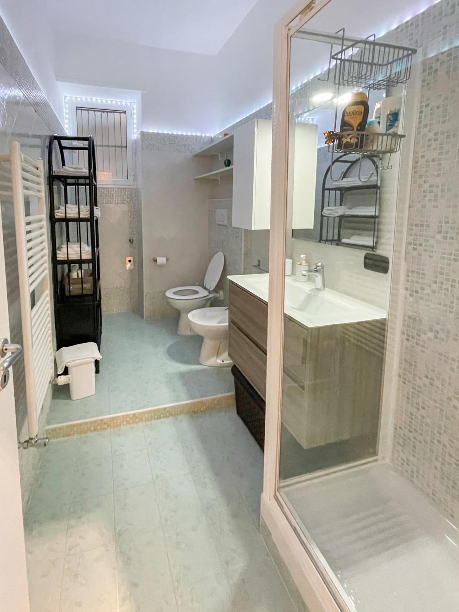 Roominrome Alexander