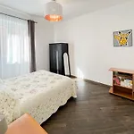 Roominrome Alexander Apartment